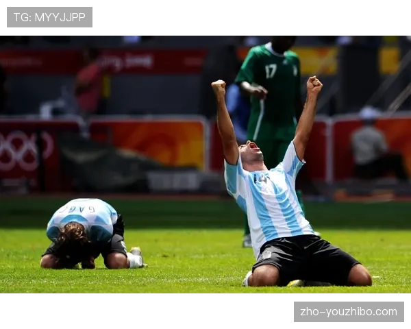 巴黎圣日耳曼面对高位逼抢应对：门将萨福诺夫出球能力与风险控制